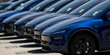 Elon Musk’s Tesla Dominating in Country on Forefront of Car Revolution